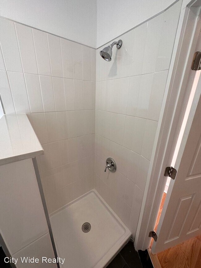 Building Photo - 3 br, 1.5 bath House - 2018 E Birch street