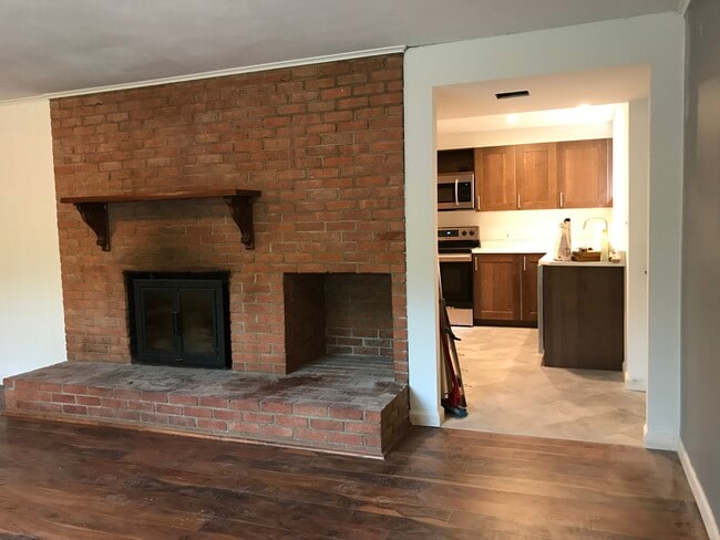 Foto del edificio - 4805 Randolph Dr