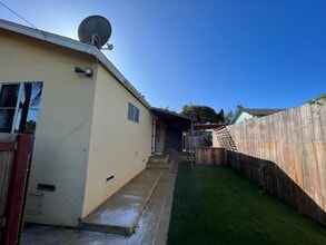 Building Photo - 2840 Ridgeway Dr