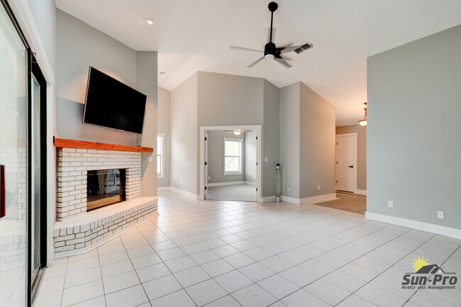 Foto del edificio - 700 Pine Shores Cir