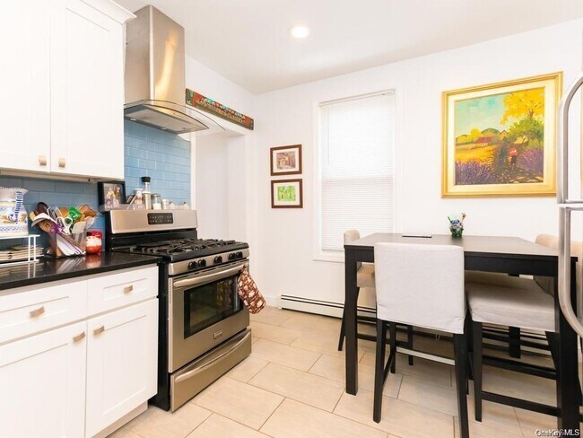 Building Photo - 446 W 259th St