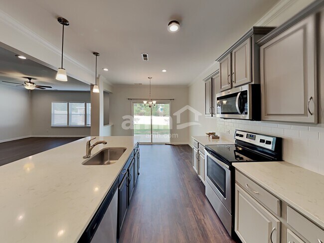 Building Photo - 404 Moses Rhyne Dr