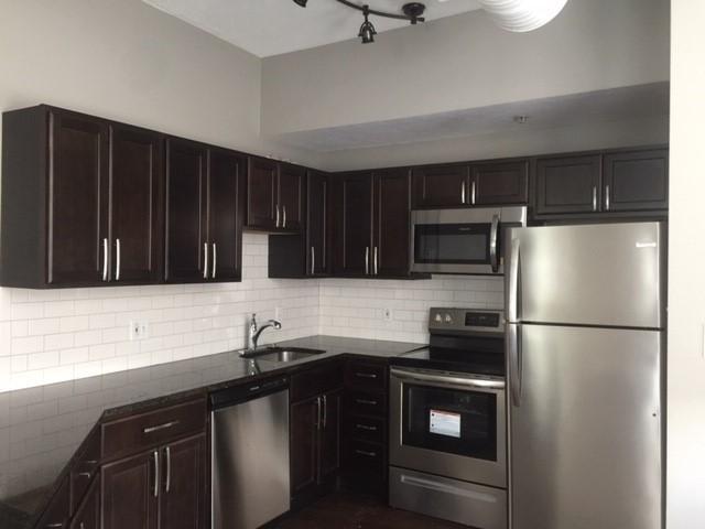 Foto principal - 2 bedroom in Cleveland OH 44115