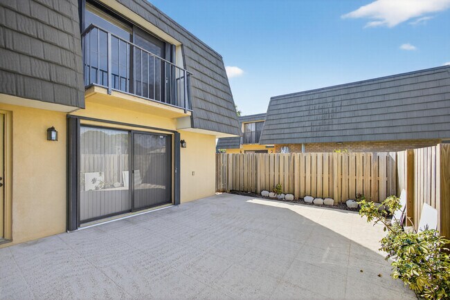 Building Photo - 1622 16th Way