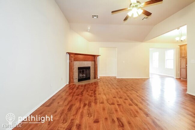 Foto del edificio - 5 br, 3 bath House - 2500 Queenston UNIT