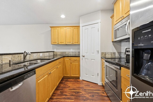 Building Photo - 5616 NE 74th Ct