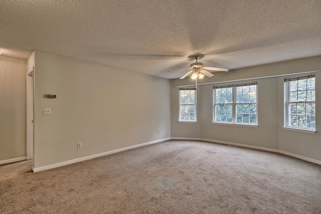 Photo - 4 bed/4 bath Off-Campus Apartments