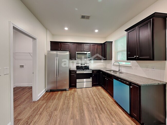 Building Photo - 111 Cobblestone Dr