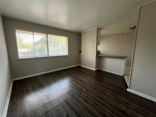 Foto del edificio - 3304 Red River St