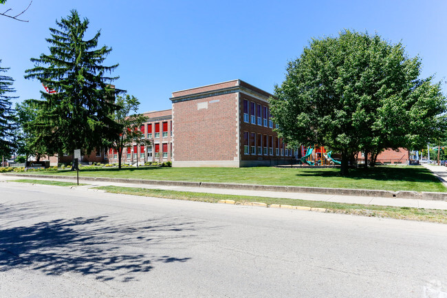 Building Photo - Residences at Eagles Point