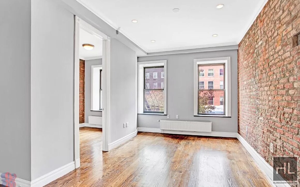 Foto principal - E 13TH ST.
