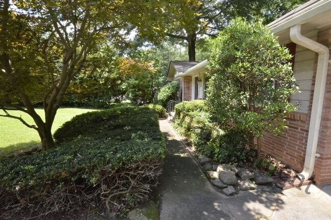 Building Photo - 2644 Harrington Dr