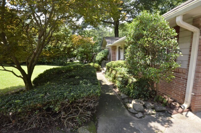 Foto del edificio - 2644 Harrington Dr