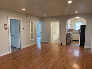 Building Photo - 12 Vine St