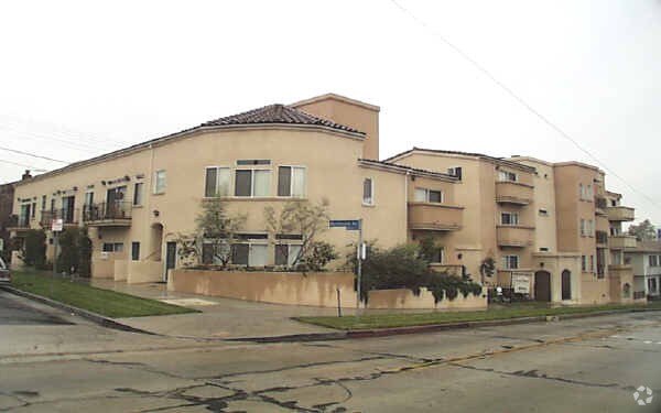 Building Photo - The Courtyard in West Homes