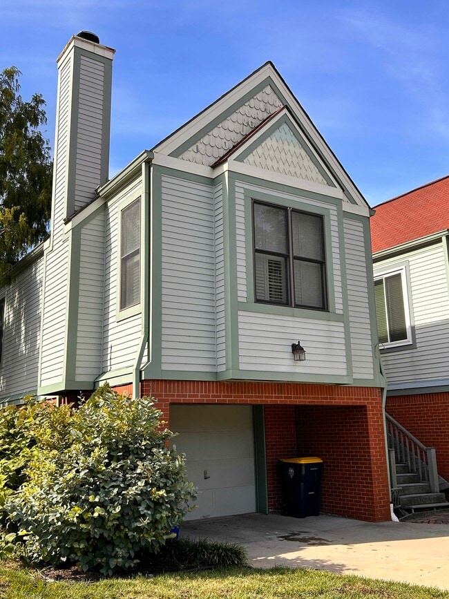 Building Photo - 123 E 29th St