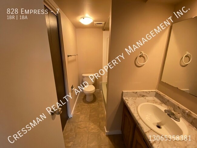 Building Photo - 1 bed 1 bath APARTMENT located in Rosemont, Regina, SK.