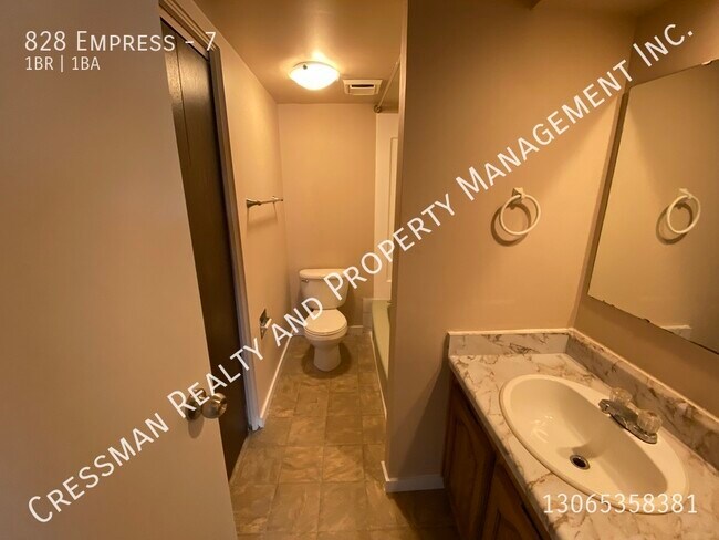Photo du bâtiment - 1 bed 1 bath APARTMENT located in Rosemont, Regina, SK.