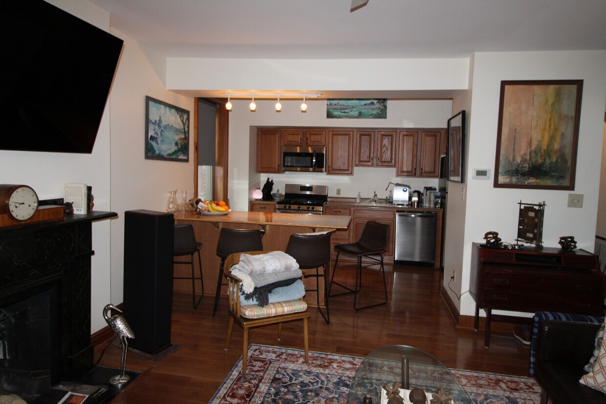 Primary Photo - 100 E North Ave