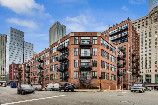 Foto del edificio - 333 W Hubbard St