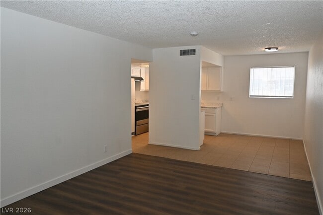 Foto del edificio - 2301 Stewart Ave