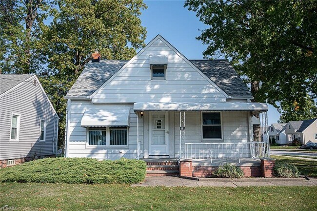 Building Photo - 561 Fairway Blvd