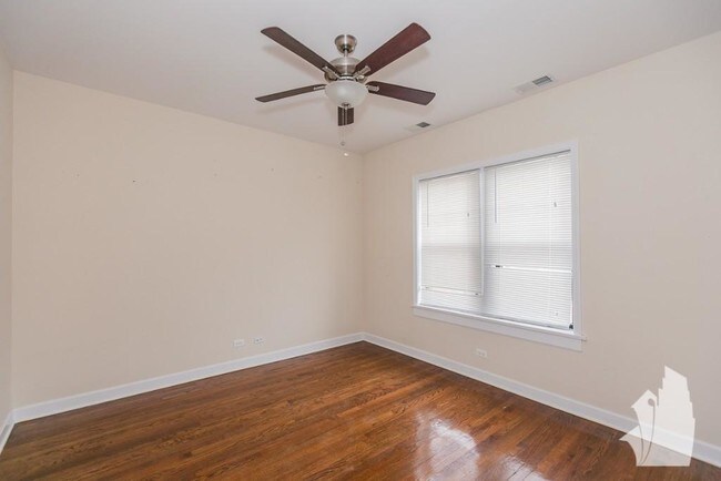 Foto del edificio - 1819 W Leland Ave