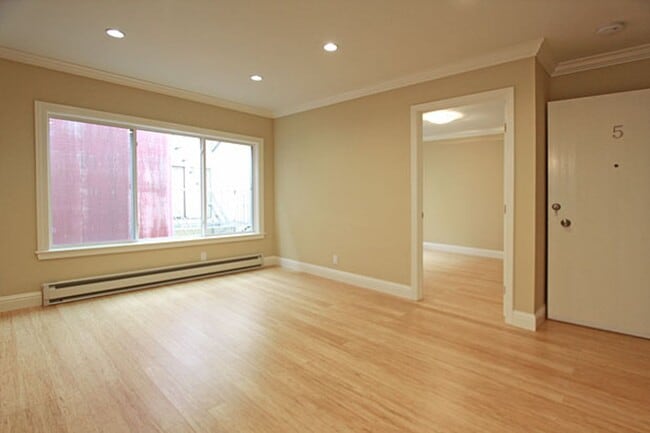 Building Photo - 232 21st Ave