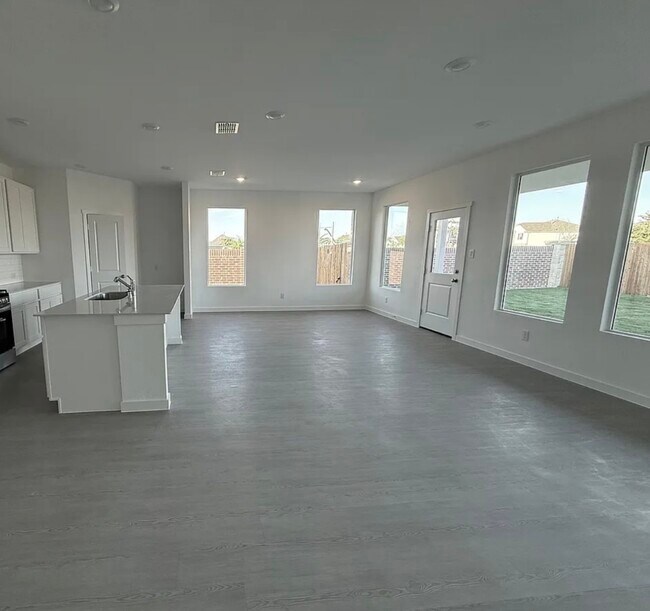 Foto del edificio - 7116 Dandelion Rd