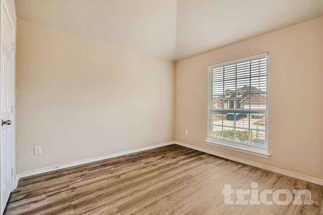 Building Photo - 1719 La Caya Dr