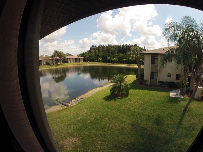 Building Photo - 4040 Oakview Dr