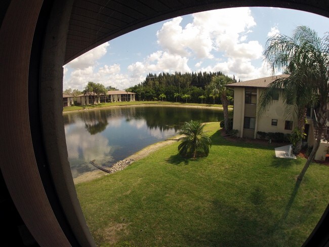 Foto del edificio - 4040 Oakview Dr