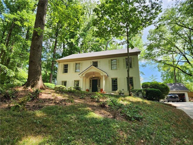 Foto del edificio - 943 Barton Woods Rd NE