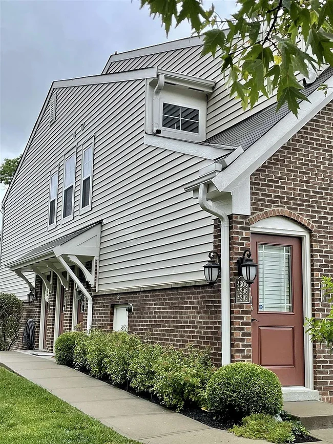 Sidewalk View to Front Door - 4292 Country Mill Rdg