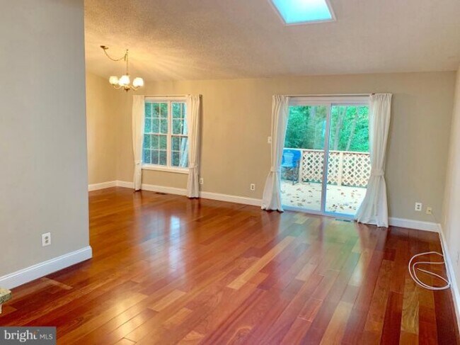Foto del edificio - 7615 Virginia Ln