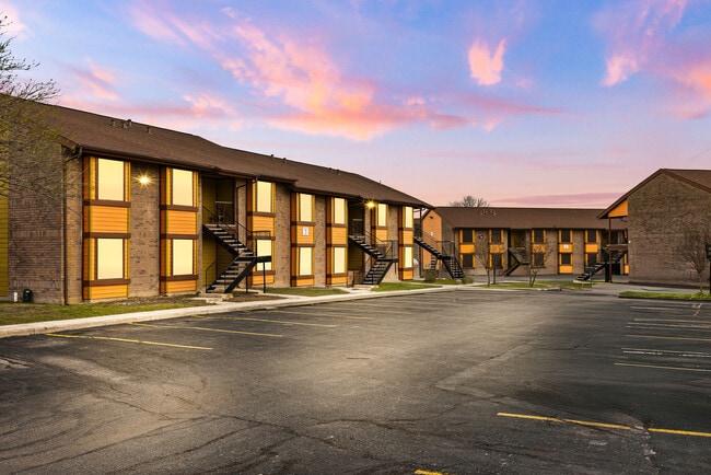 Foto del edificio - Towne East Village Apartment Homes