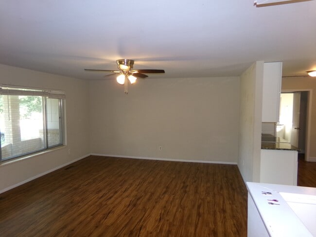 Building Photo - 1132 Ponderosa Dr