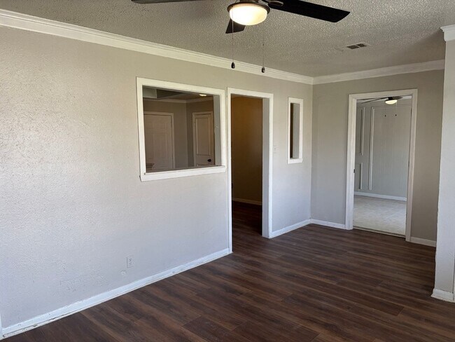 Foto del edificio - 5530 Lakefield Dr