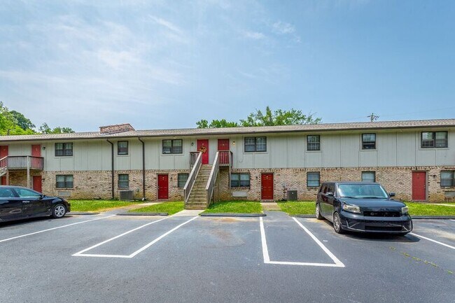 Building Photo - 2414 Lyndon Ave
