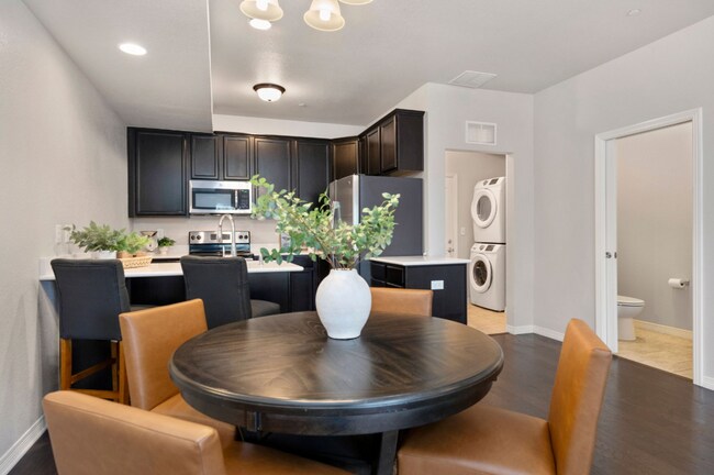 Foto del edificio - Amazing 3 bedroom Townhouse in Central For...