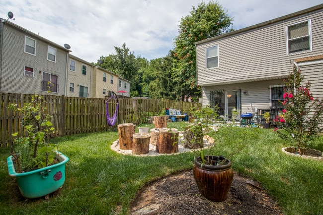 Building Photo - 6006 Applegarth Pl