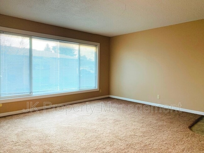 Building Photo - 4613 5th Ave S