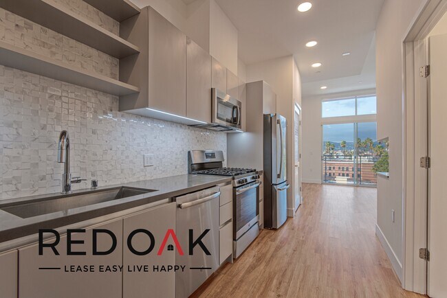 Foto del edificio - 453 S Kenmore Ave