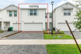 Building Photo - 587 Salisbury Cir
