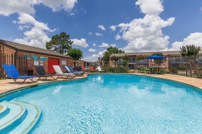 2 Pools - Willow Bend Apartments