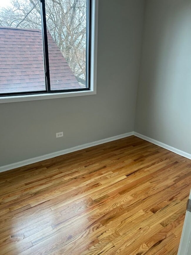 Building Photo - Beautiful 3 unit building with large apartments on each floor