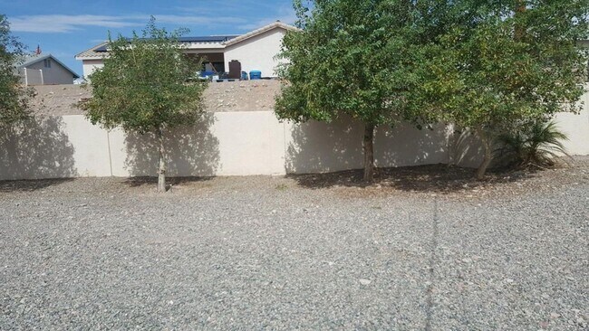 Building Photo - Unfurnished Long term