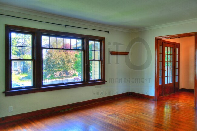 Building Photo - Peaceful Perry District Bungalow