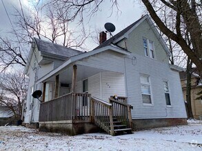 Building Photo - 508 W Oakland Ave