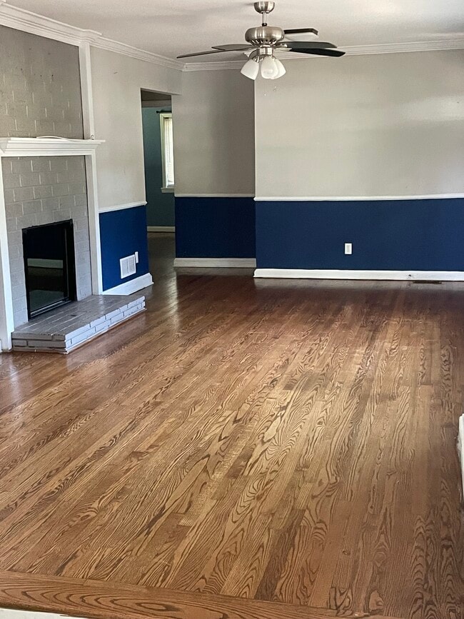 Living room - 3201 Bonaire Dr